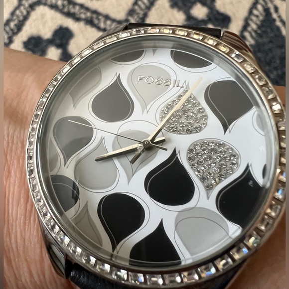Fossil Watch - Unique Water Droplet face design with Crystal Accents. - Picture 2 of 12